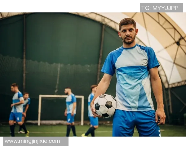 揭秘足球球星餐桌日常与饮食秘诀助力赛场持久爆发力