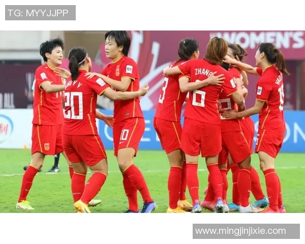 中国足球明星与娱乐圈名人跨界合作掀起热潮引发全民关注